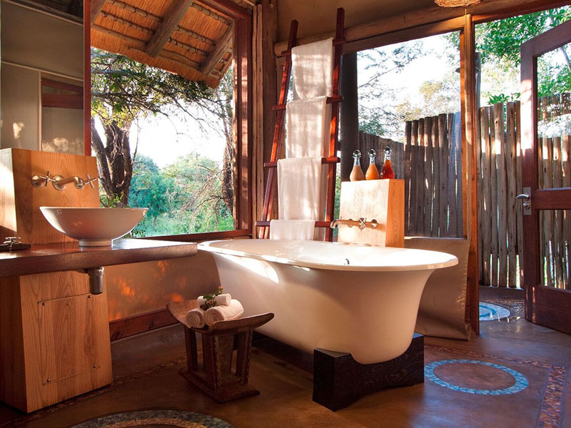 Seolo Africa's Rhino Post Safari Lodge bathroom