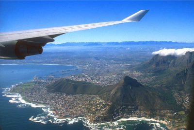 Plane flying over Cape Town – via Travel Nation